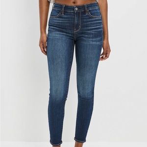WOMENS AMERICAN EAGLE JEANS